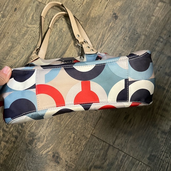 Coach - Picture 2 of 8